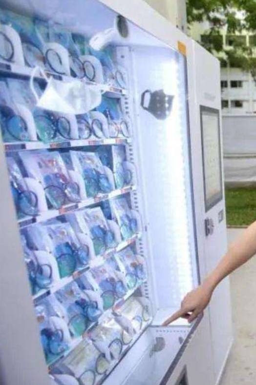 有人非法从自动售货机兑换了90多个口罩，最小年龄才12岁