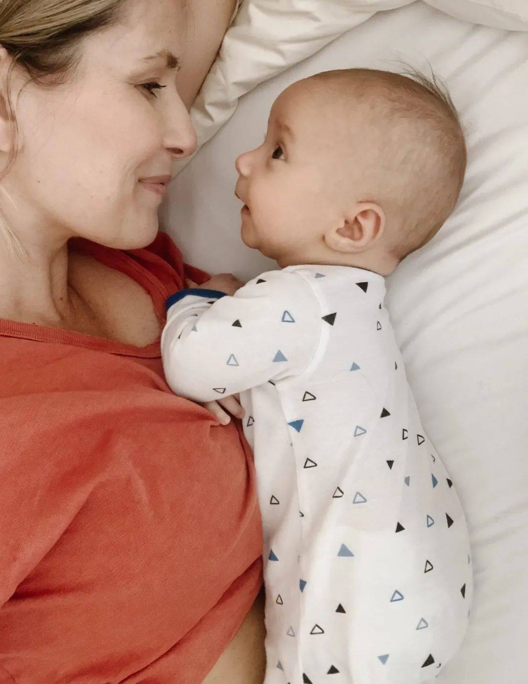 0至12月齡寶寶發育情況！新加坡媽媽應該注意的早教活動