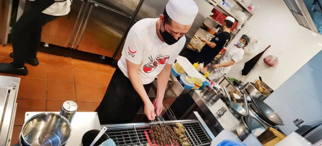 武汉热干面、新疆风味烤串来新加坡了！吃面撸串仅9.9新币，手慢无