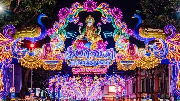 爲什麽新加坡這個日子會有大量群衆去“紋身”