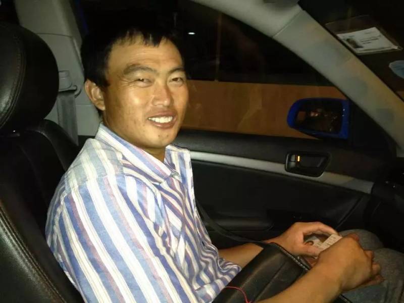 新加坡美女主播:“吓!中国卡车司机撞坏了我的宝马车...”