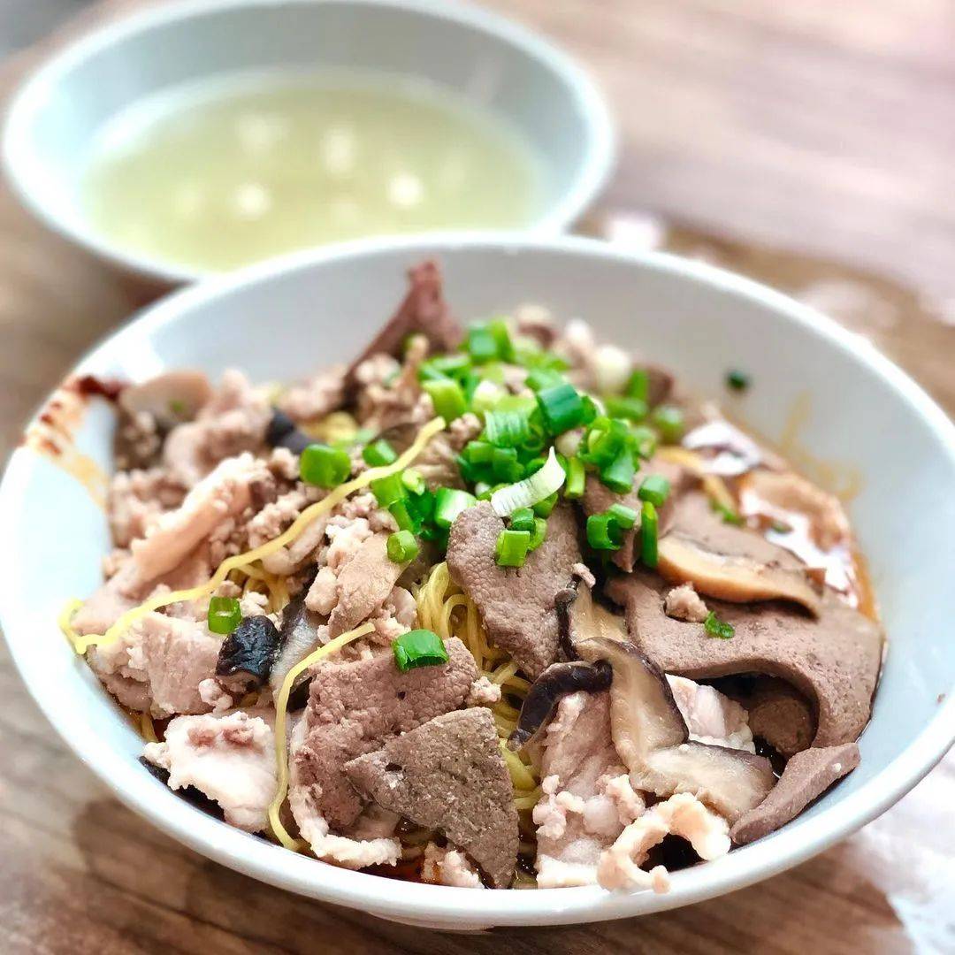 面食系列 最平價的新加坡米其林級別小販食物,肉脞面來一碗不