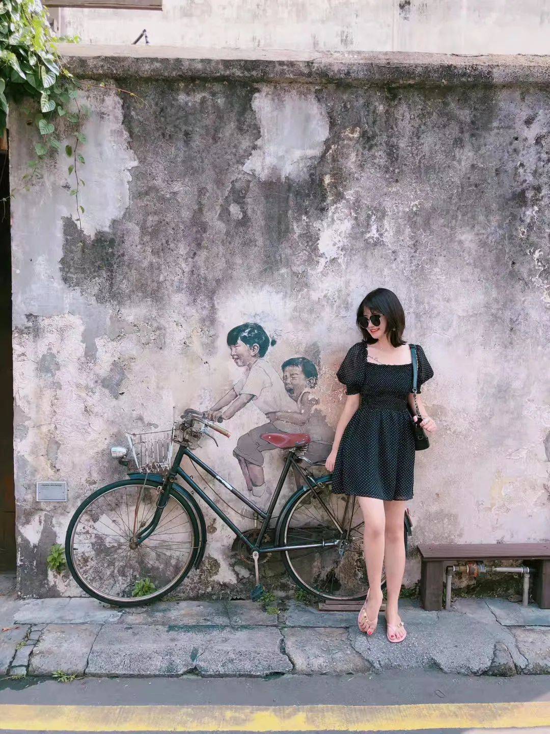 柯南街頭吃榴梿?私宅門口驚現20米壁畫?虞書欣每次都要來這裏