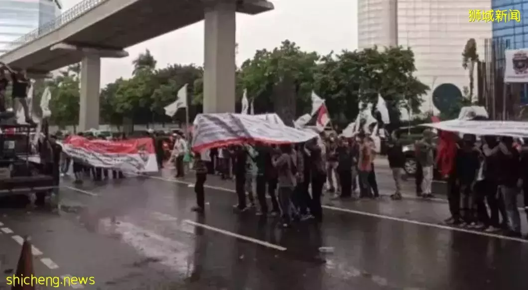 被拒绝入境后,400人为他上街!印尼传教士:新加坡是马来领土