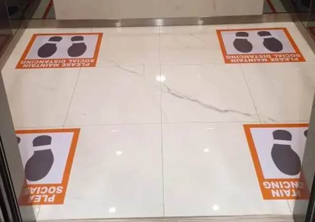 新加坡严格实施社交距离，我们来看看全岛有哪些提示框