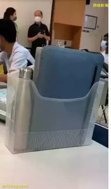 新加坡这所学校居然不让学生带书包？学生们妖孽操作太赞啦