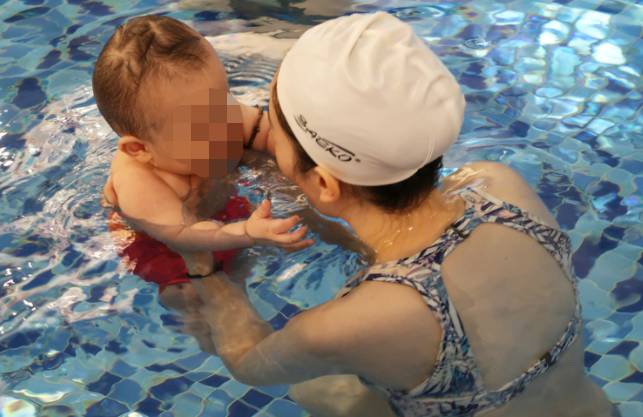 “我陪儿子上游泳课,被其他妈妈投诉穿得太性感...”