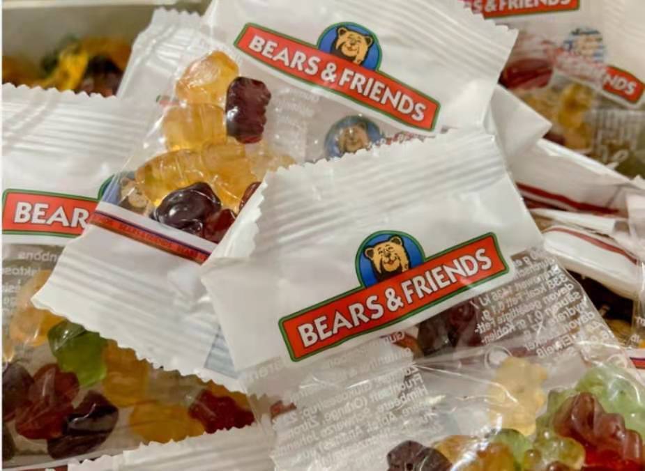 哈吉巷新开了一家糖果店,据说有80多种味道哦