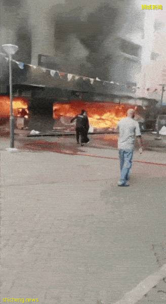 恐怖！新加坡這個食閣煤氣罐爆裂，發生大火！兩小夥勇敢救急