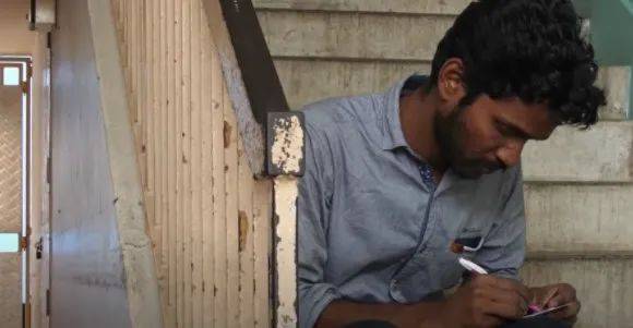 实拍!新加坡客工如何以450新元的薪水挣扎求生