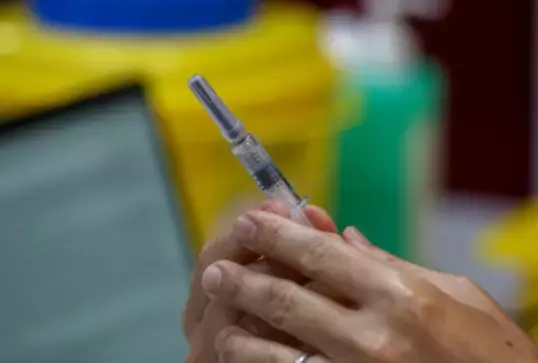 新加坡教育部:儿童疫苗接种计划开跑首日,3300名儿童施打疫苗