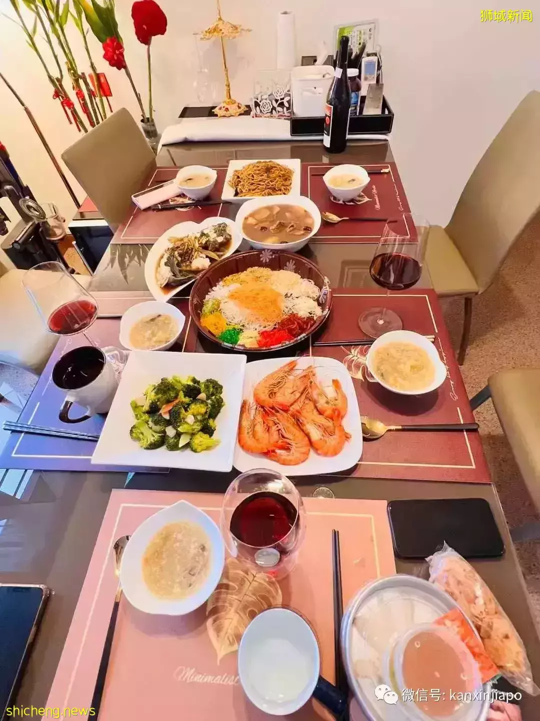 “两年多没回家了,我在新加坡挺好的,还给自己做了年夜饭,爸妈别惦记...”