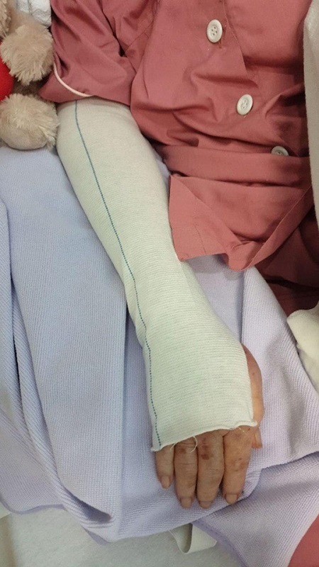 医生举手“投降”,护士说“看天意”。