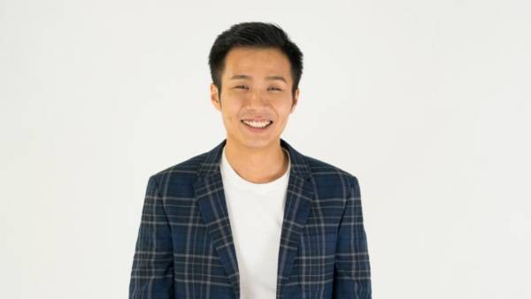 与交往2年女友传喜讯  视障歌手陈伟联订婚了