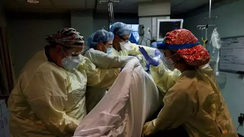 超多回國航班熔斷!新加坡決戰奧密克戎,這三點很重要!5000多人爲這個規定請願