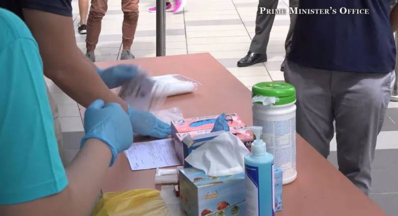 新加坡食阁、巴刹、咖啡店全面检测!李显龙总理也来了