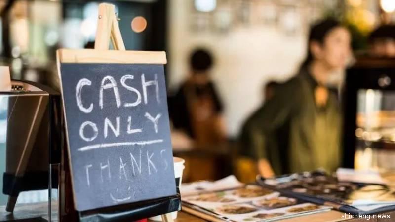疫情这么严重，小贩中心却只收现金