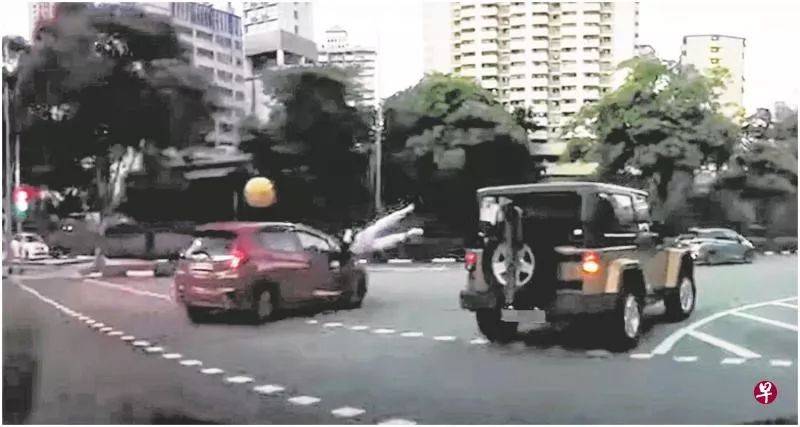 奇迹！15岁男生被撞飞 站起缝10针