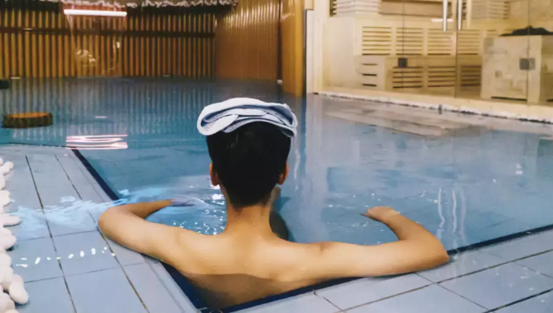 春天来到,找个阳光暖暖的午后一起去喝杯咖啡吧!坡岛这几家氛围感满满的咖啡店你一定不能错过