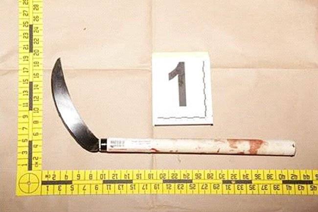 友人抽烟被开罚 他挥刀砍稽查员