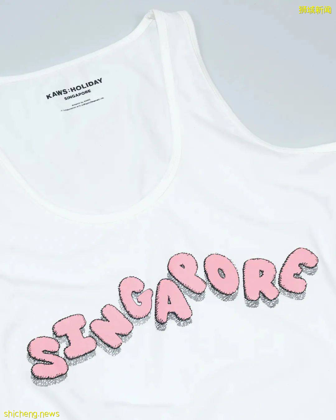 《KAWS: HOLIDAY》11月正式登陸新加坡！42米濱海灣浮動舞台巨型擁抱雕塑&獅城獨家收藏品，讓你大飽眼福