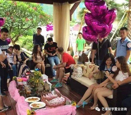 生育率僅1.1創新低、人口危機下的新加坡,要對這些外國人放開PR政策