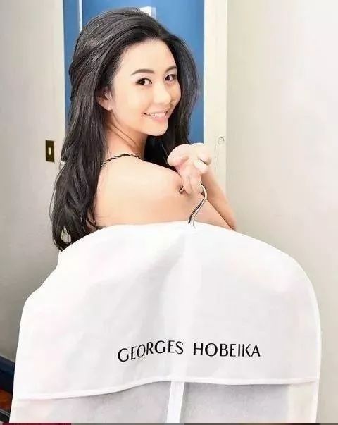 新加坡籍巨星李连杰女儿近照曝光,19岁入读哈佛参加世界顶级名媛舞会