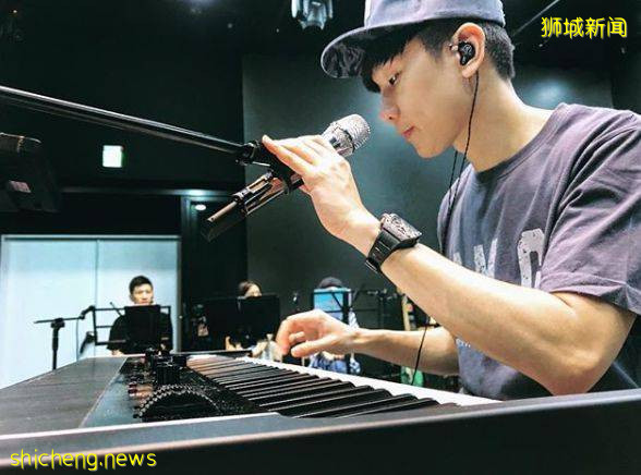 孫燕姿、林俊傑等新加坡名人集體炫“父”!