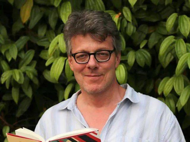 這個洋教授被新加坡國大NUS開除!開會喝酒、發色情簡訊