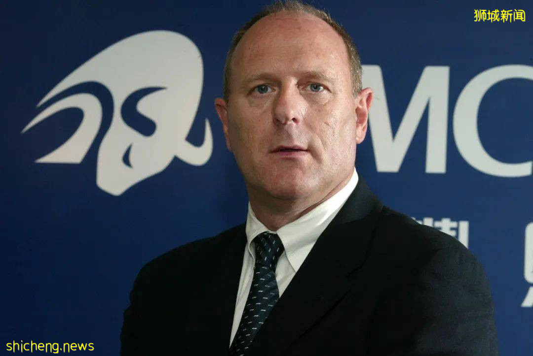 15岁就辍学的少年,竟创办了一家价值约10亿英镑的公司,如今被授予英国终身贵族爵位,光鲜背后,都是无人知晓的努力和坚持