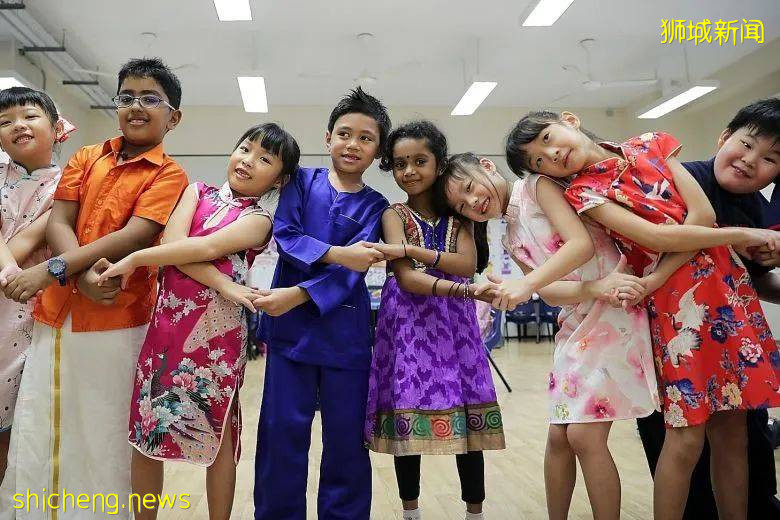 爲什麽今天新加坡的街上孩子們都奇裝異服
