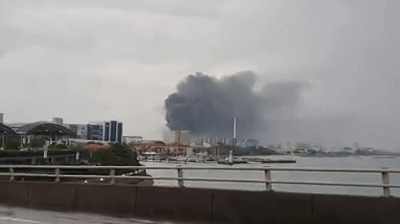 新加坡化工厂大火狂烧6小时，出动130名消防员！