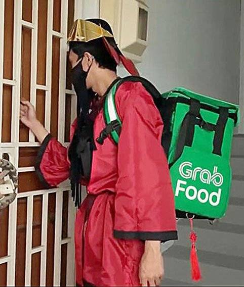 巫裔财神爷 上门送餐也送欢乐