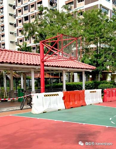 民众违例群聚运动,新加坡当局见招拆招,“你打球,我拆篮框”