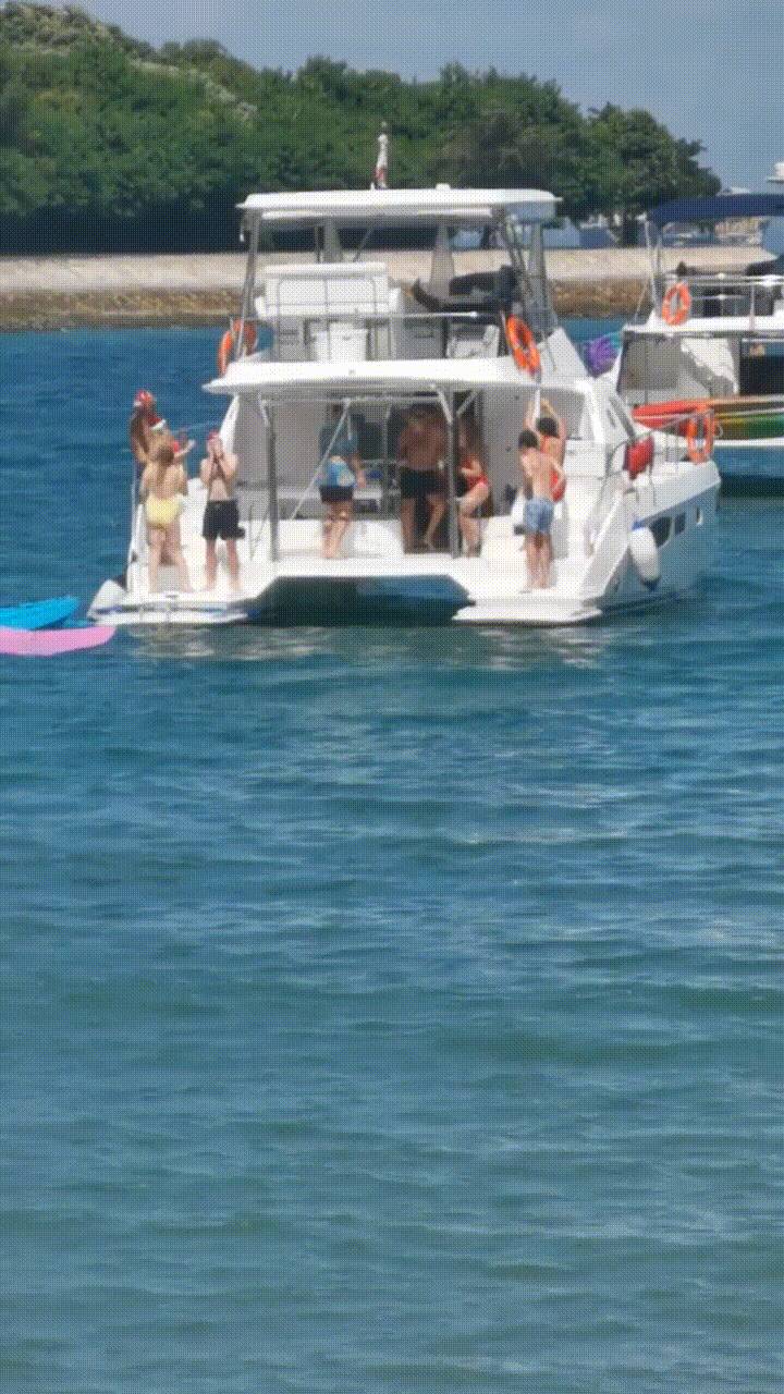 新加坡酒店隔離期間,偷偷約啪的夫妻被判入獄