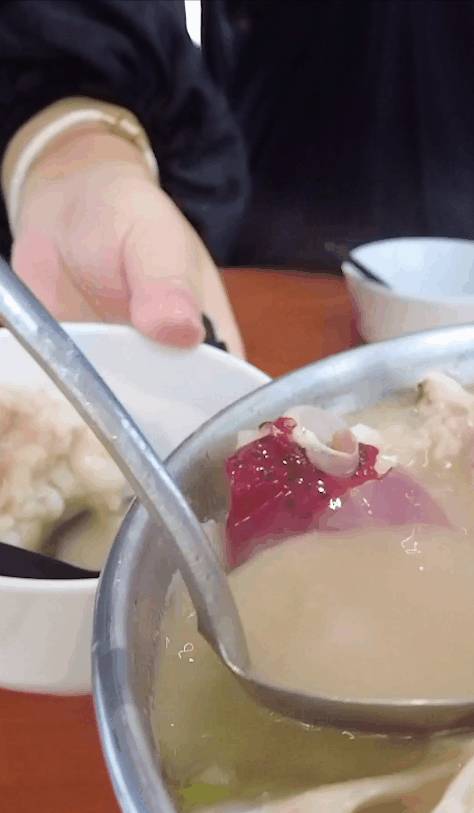 人均$15吃滿滿一桌!組屋樓下魚頭爐,湯底熬制5小時,太鮮了