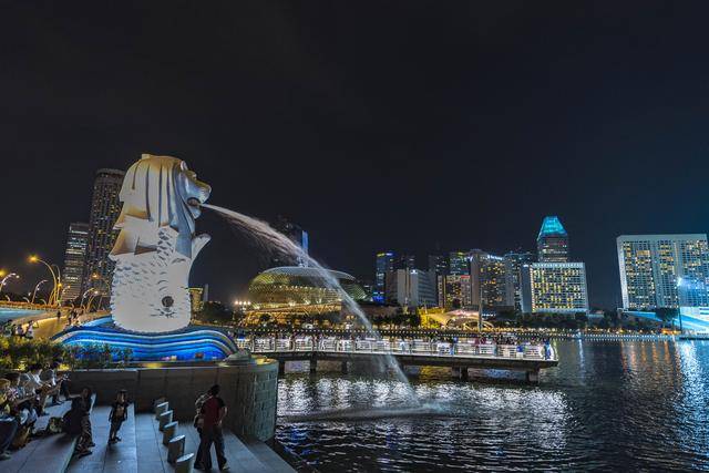 观赏新加坡夜景的绝佳地，夜色中的克拉码头