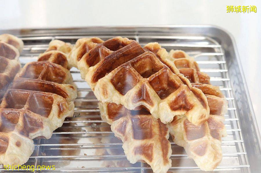 新加坡這款韓式拉絲芝士熱狗棒，皮脆肉多汁！一口吃撐，5新幣起