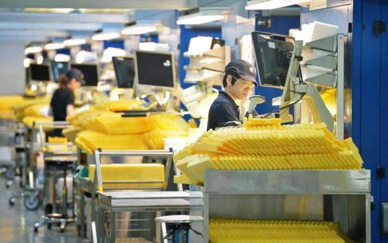 制造业S Pass比例两年内收紧,见不到工厂的新加坡,制造业竟然全球第二