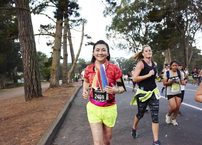 新加坡5死1伤车祸：为救男友80%烧伤的美女歌星，刚脱离危险！她还得面对这些