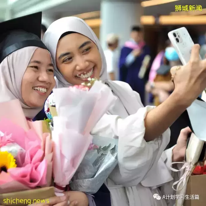 新加坡国立大学举行首场毕业典礼