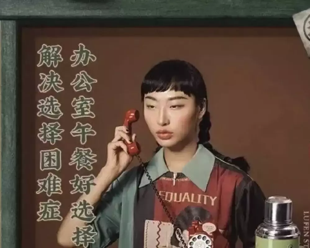 因为眯眯眼,她拍的这些照片被指辱华!外国女生做了这个姿势后,新加坡人也怒了