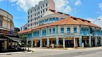 新加坡地下KTV十女被抓,1人新冠阳性!按摩女因“没服务好”被告