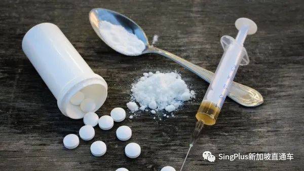 新加坡應該明白，在這件事上中國絕不會讓步