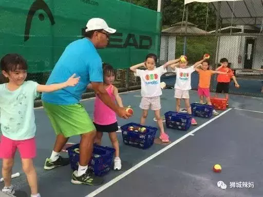 2歲到成人都能學！新加坡16間網球學校+3位專業教練，我幫你找好了