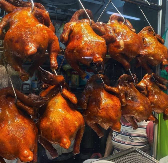 位于牛车水的酱油鸡,成为了本地人最爱的食物之一