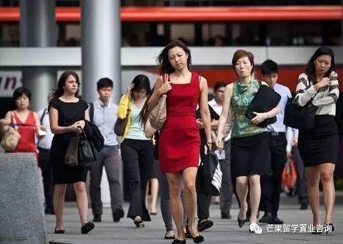 生育率僅1.1創新低、人口危機下的新加坡,要對這些外國人放開PR政策