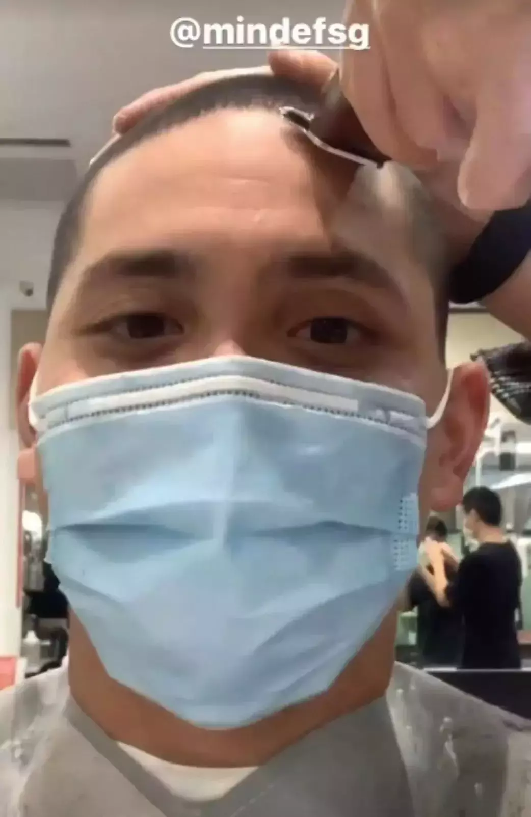 新加坡奥运冠军约瑟琳晒“剃头照”,终于要去服兵役了