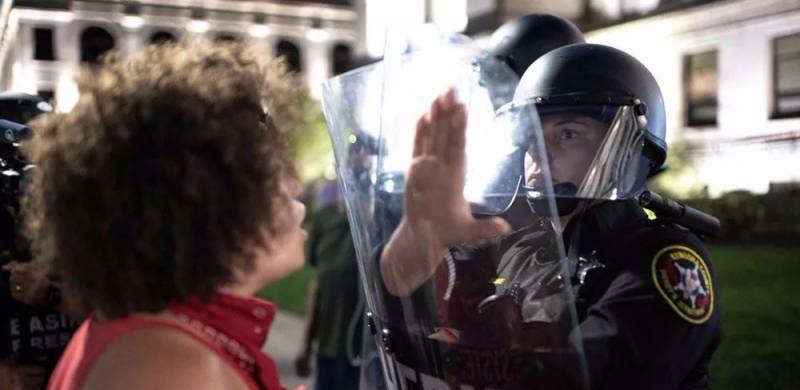 醜惡嘴臉,美方“制裁”中方留學人員!新加坡成留學新風向