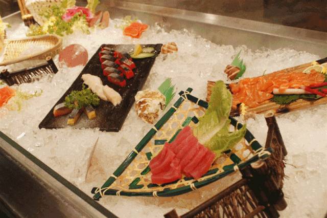 精选9大新加坡圣诞节自助餐，你还欠全家一顿饱的